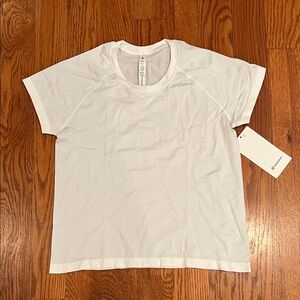 lululemon Swiftly Tech Short Sleeve 2.0 *Race Tee in white stripe - M - NWT